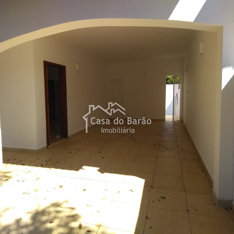 Casa à venda com 7 quartos, 248m² - Foto 3