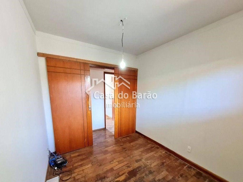 Casa à venda com 6 quartos, 256m² - Foto 21