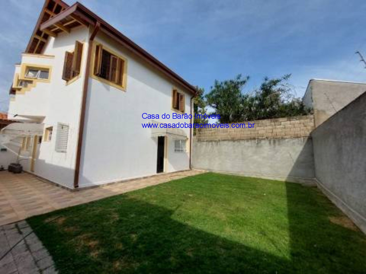 Casa à venda com 3 quartos, 173m² - Foto 1