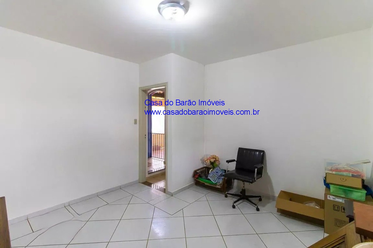 Casa à venda com 4 quartos, 338m² - Foto 12