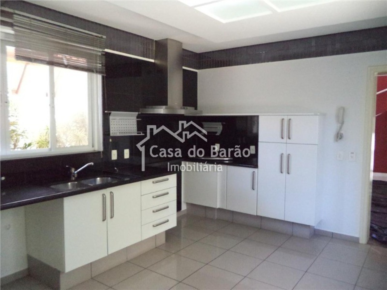 Casa de Condomínio à venda com 4 quartos, 432m² - Foto 3