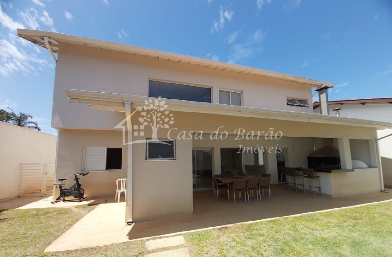 Casa à venda com 4 quartos, 300m² - Foto 1