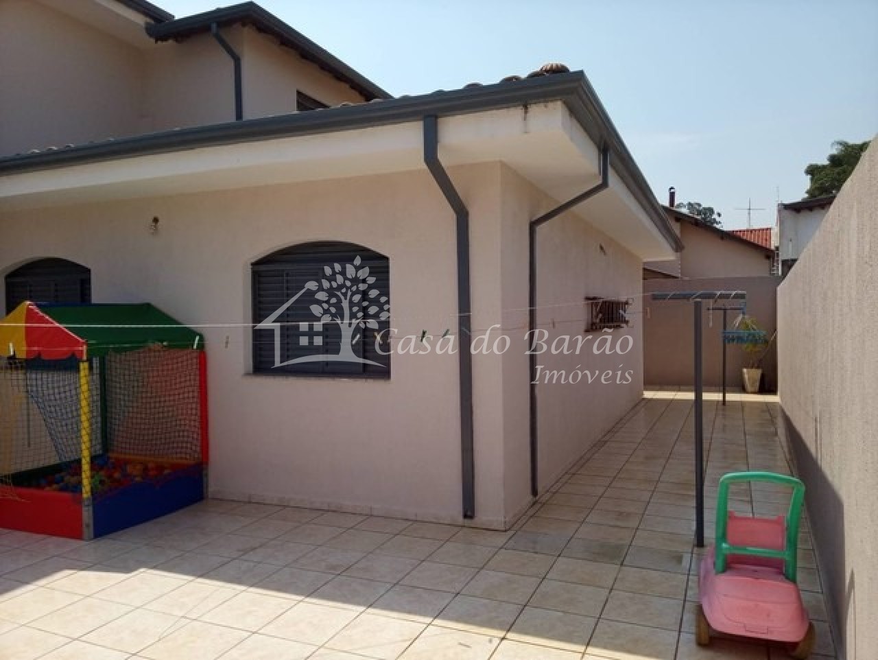 Casa à venda com 4 quartos, 320m² - Foto 2