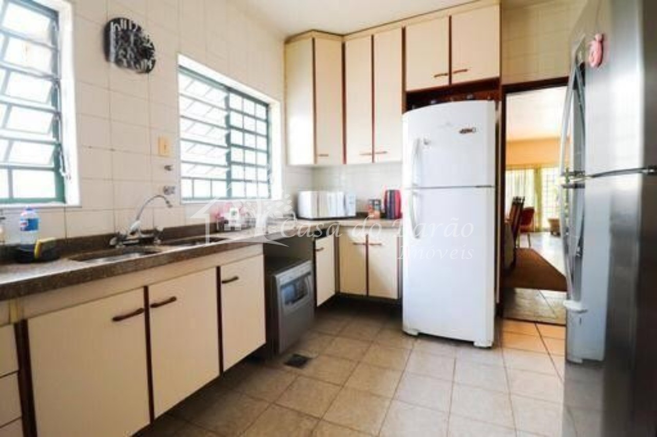 Casa à venda com 4 quartos, 320m² - Foto 8