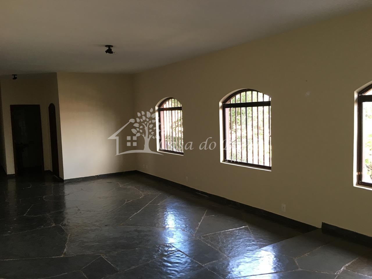 Casa à venda com 3 quartos, 280m² - Foto 4