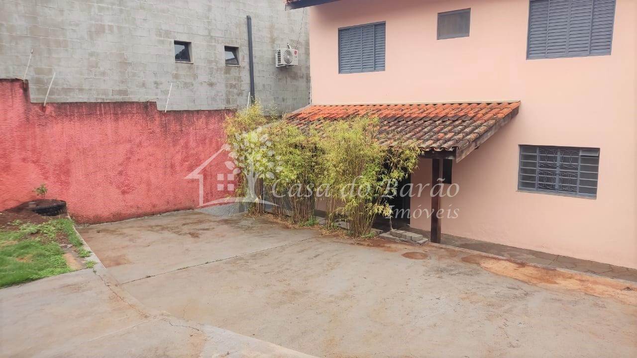 Casa para alugar com 3 quartos, 250m² - Foto 9