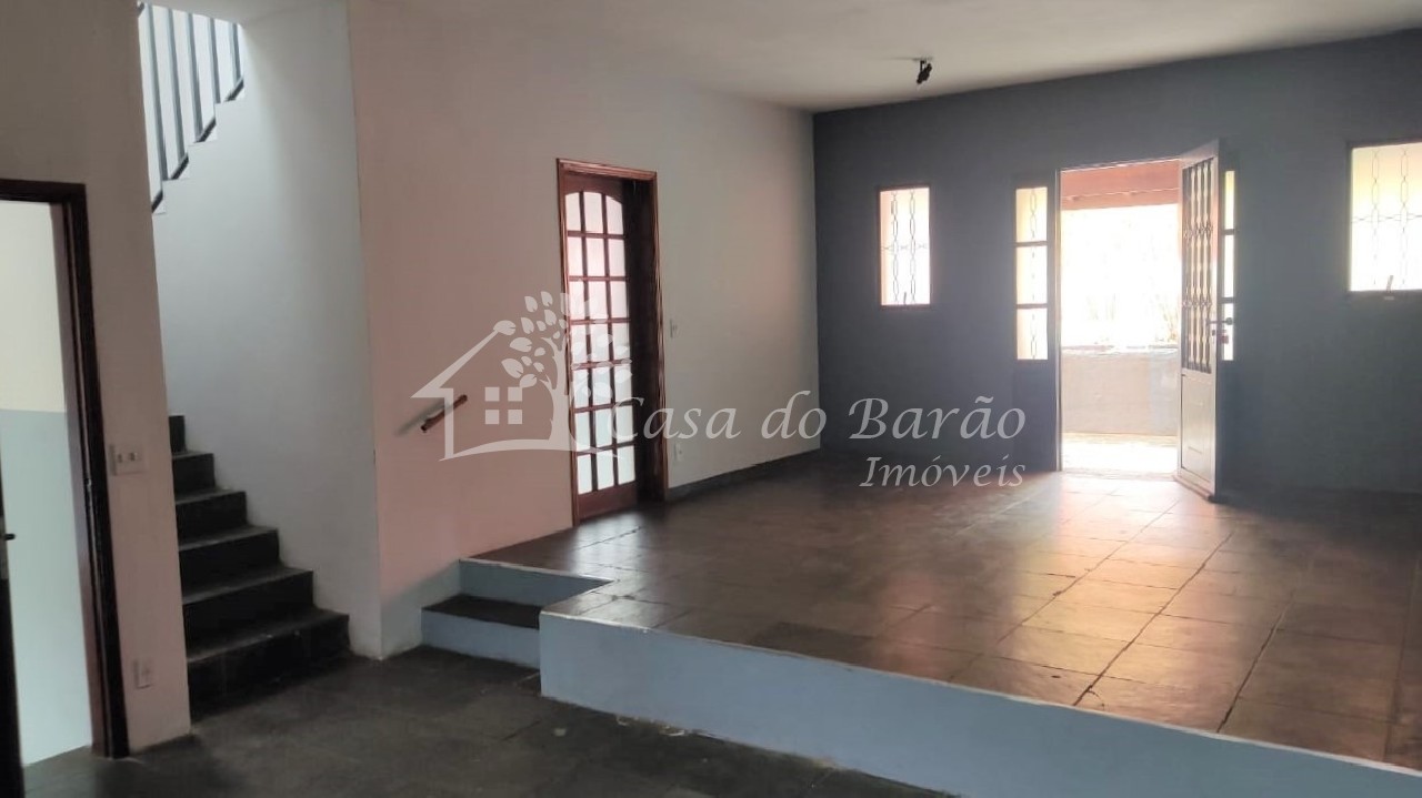 Casa para alugar com 3 quartos, 250m² - Foto 2