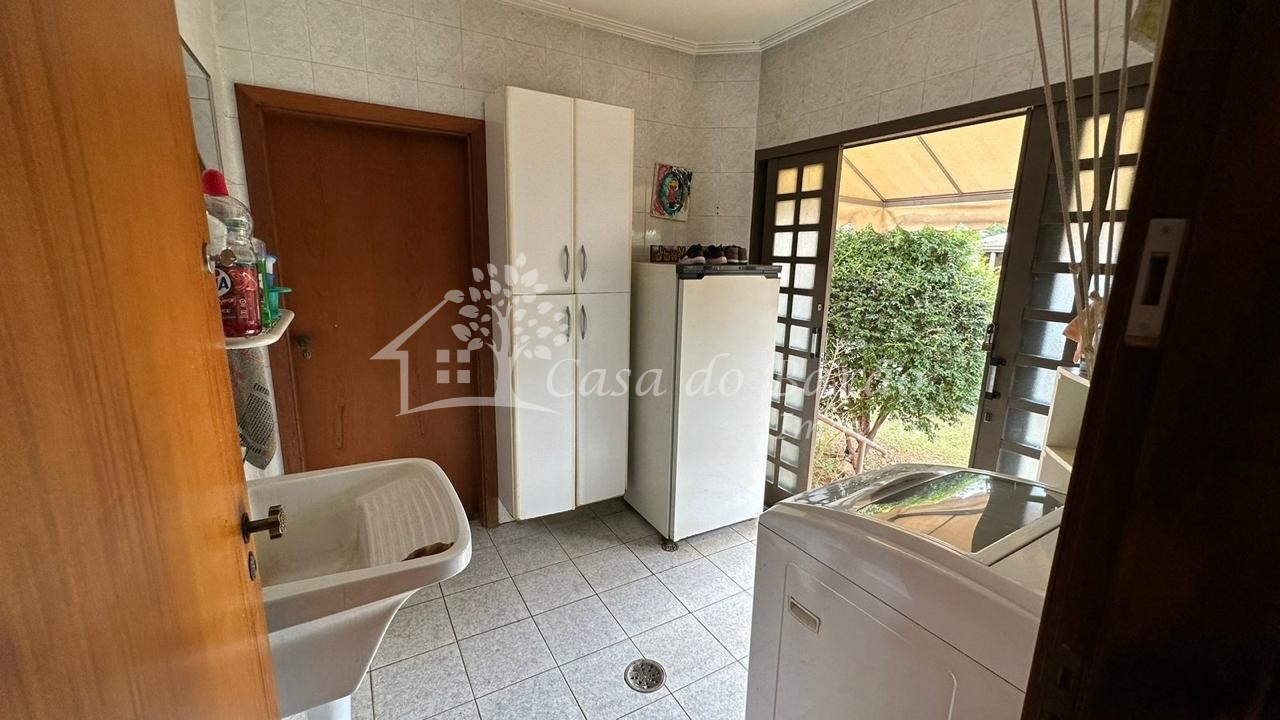 Casa à venda com 3 quartos, 211m² - Foto 12