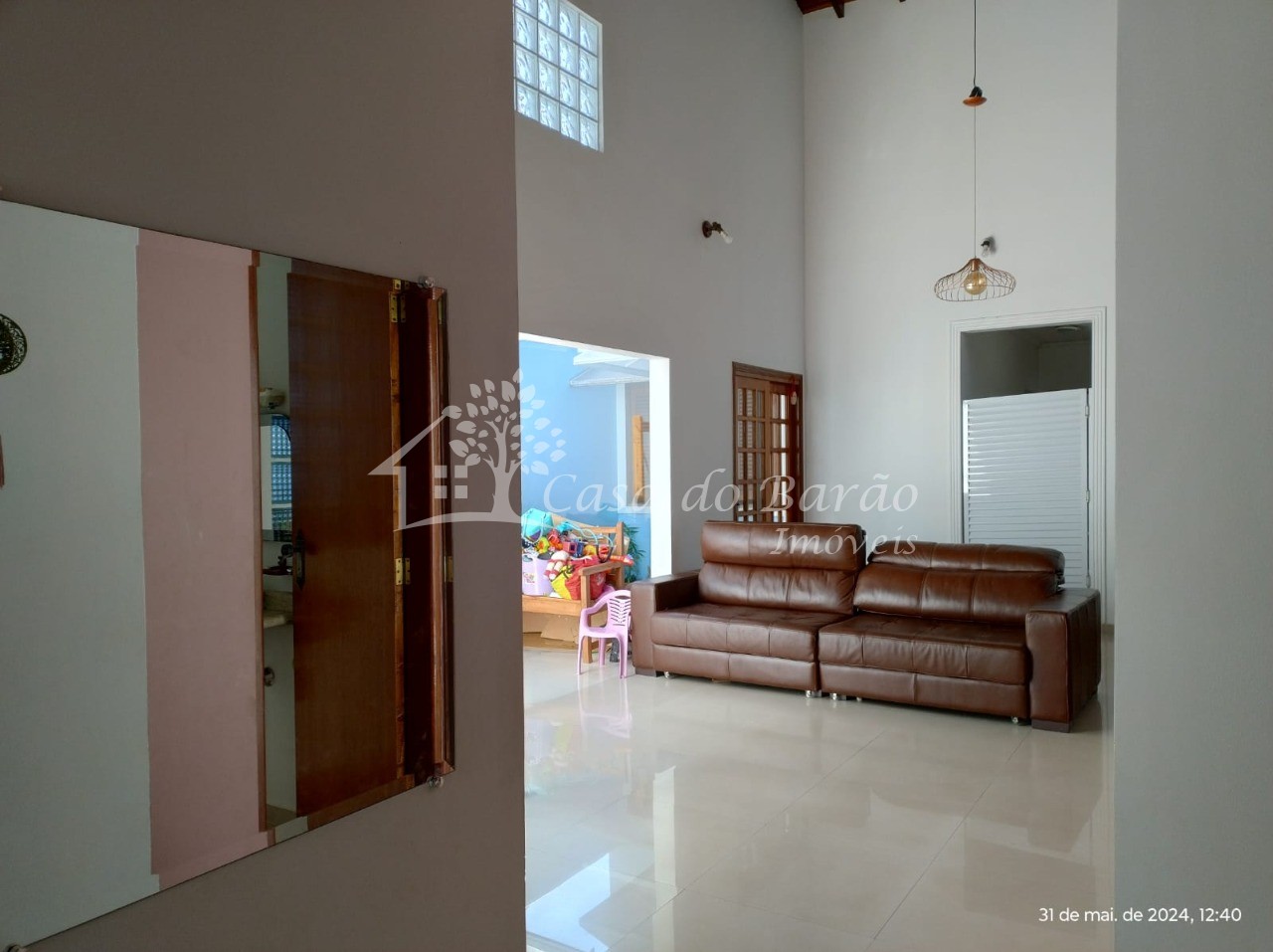 Casa à venda com 3 quartos, 166m² - Foto 1