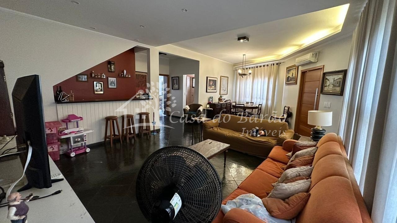 Casa à venda com 3 quartos, 211m² - Foto 4