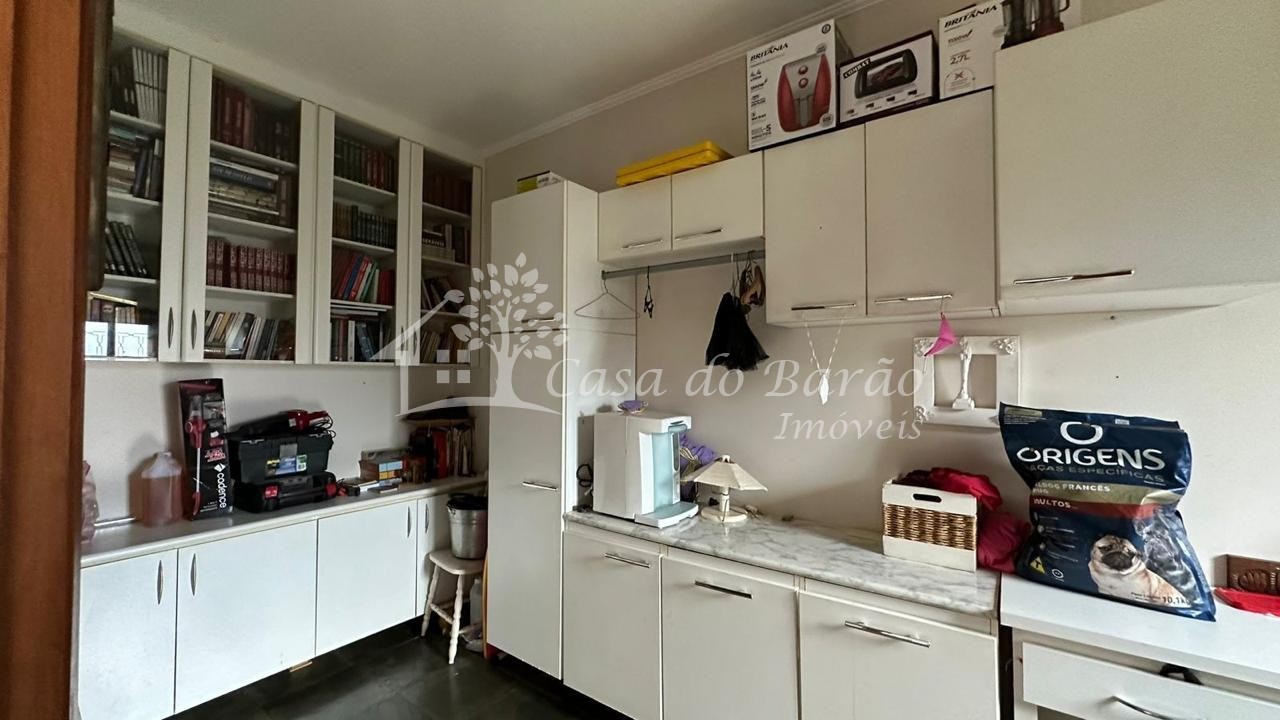 Casa à venda com 3 quartos, 211m² - Foto 8