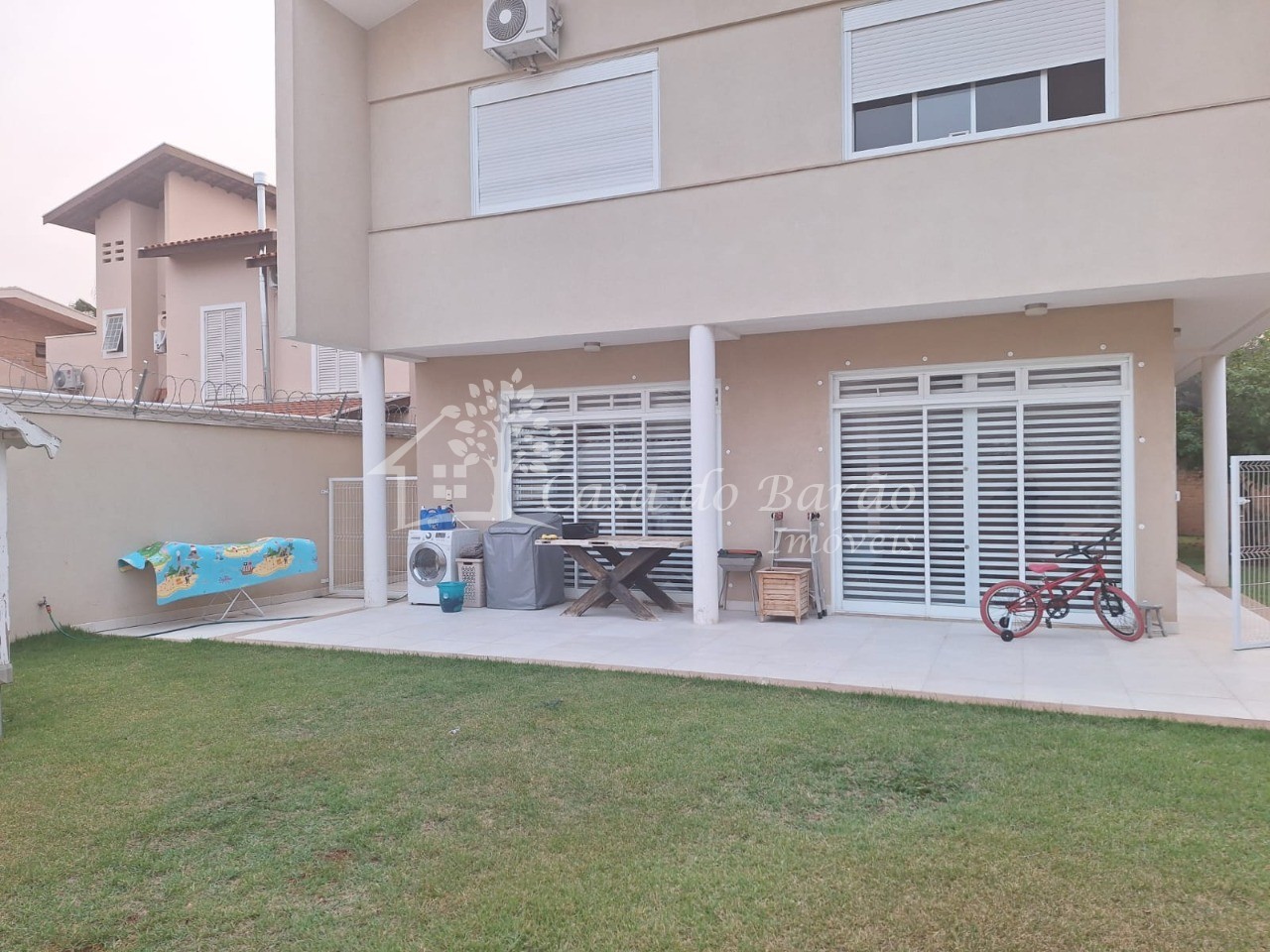 Casa à venda com 3 quartos, 250m² - Foto 2