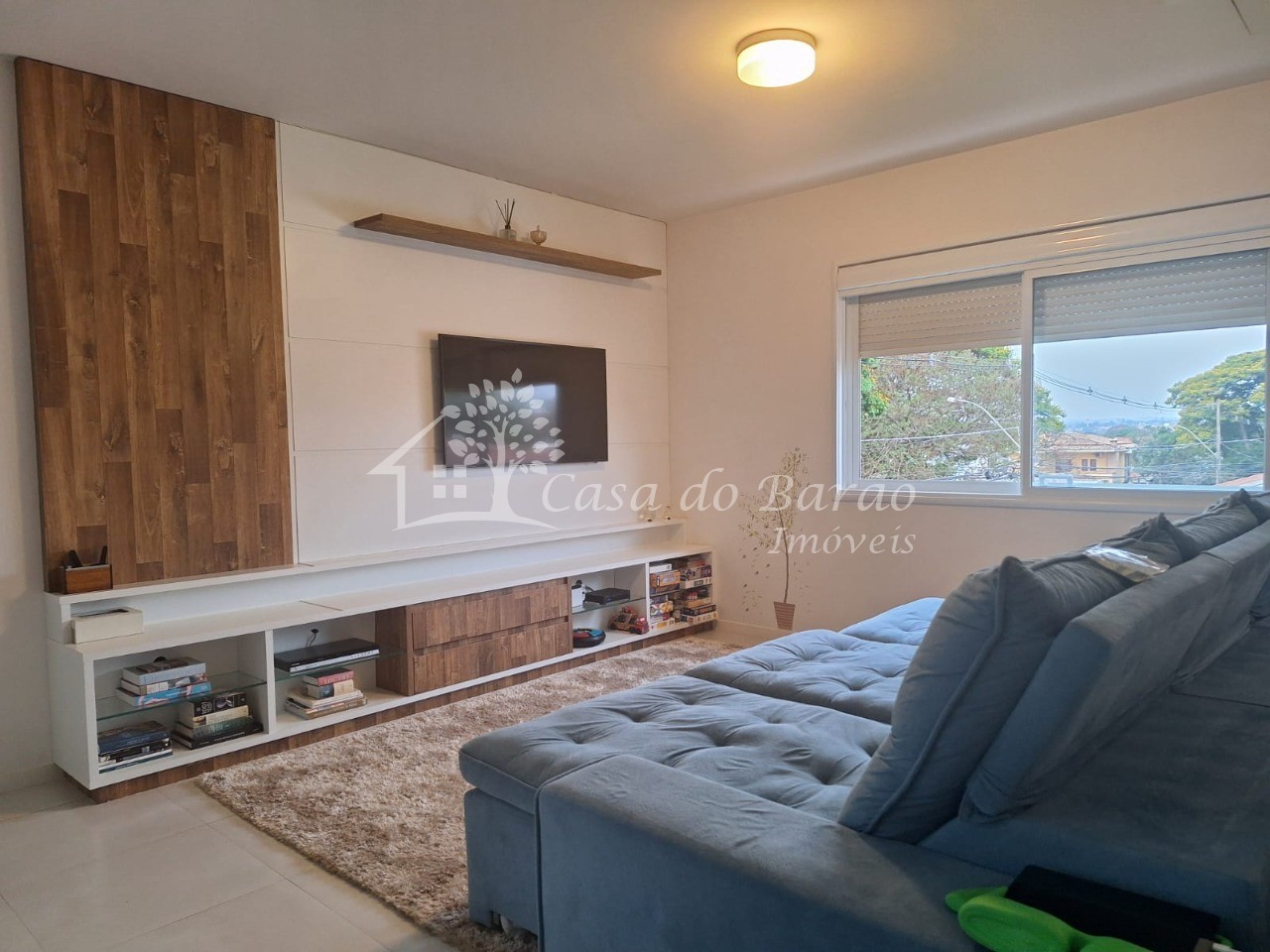 Casa à venda com 3 quartos, 250m² - Foto 1