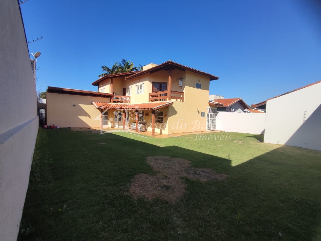 Casa à venda com 3 quartos, 260m² - Foto 1