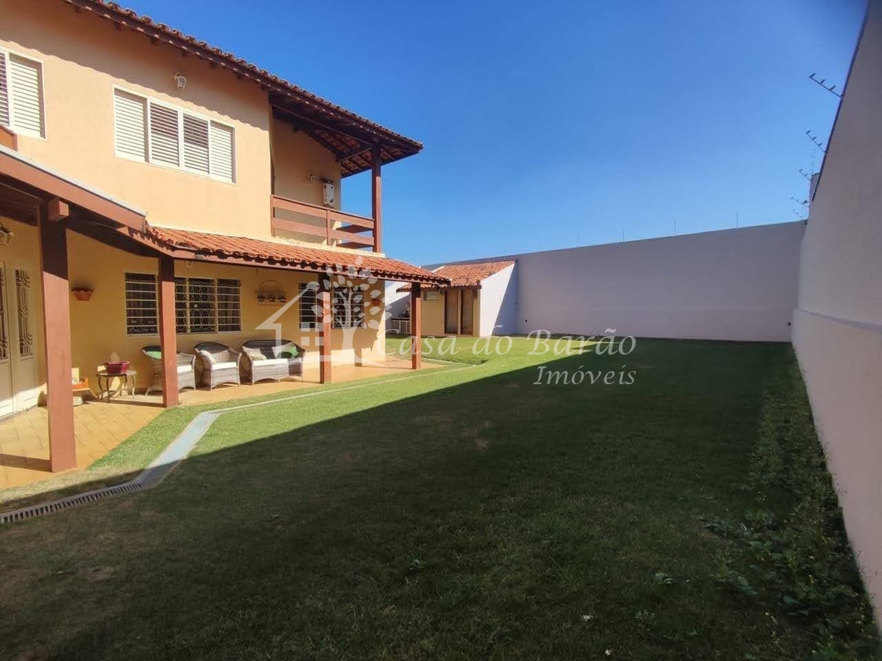 Casa à venda com 3 quartos, 260m² - Foto 2