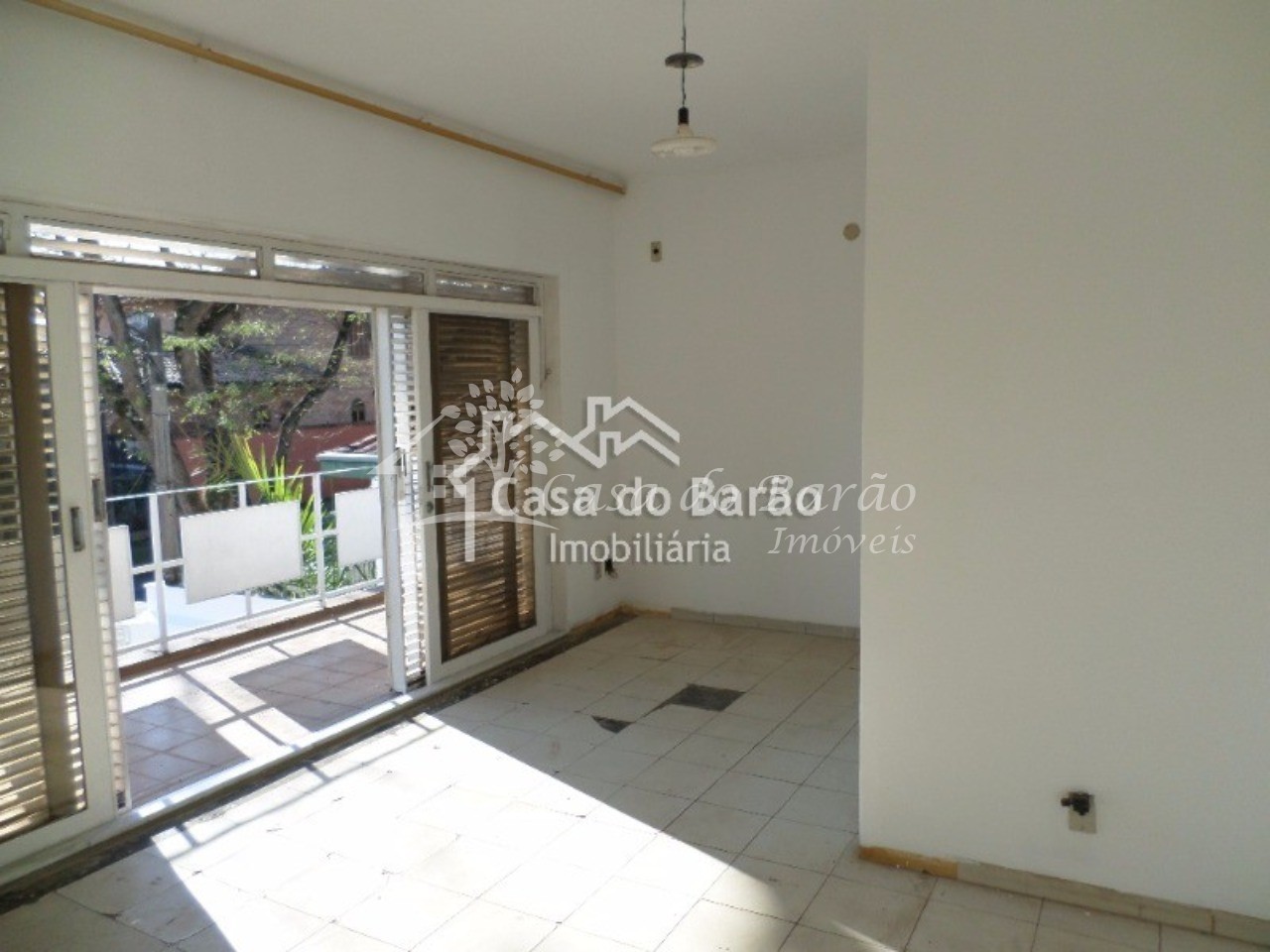 Casa à venda com 3 quartos, 210m² - Foto 4