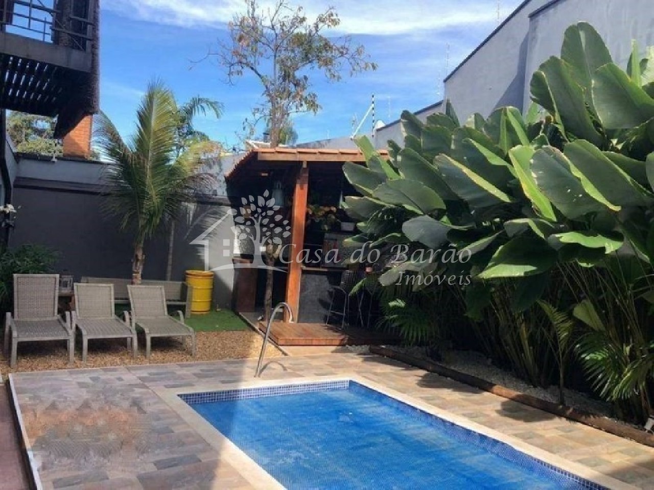 Casa, 3 quartos, 205 m² - Foto 1
