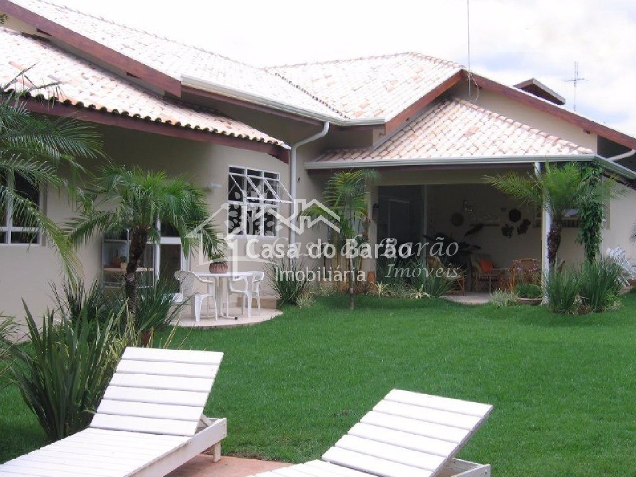 Casa de Condomínio à venda com 4 quartos, 320m² - Foto 1