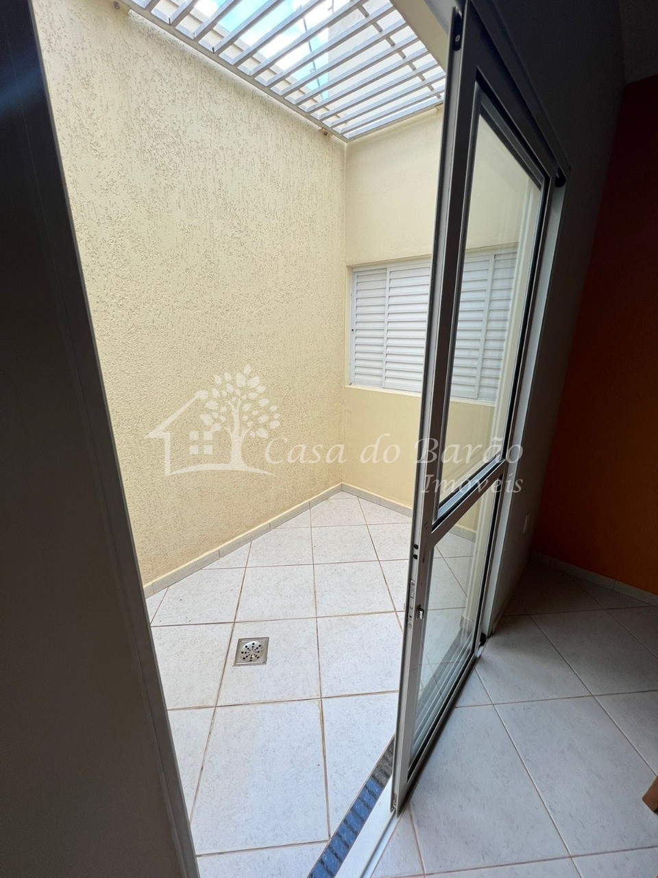 Casa à venda com 3 quartos, 280m² - Foto 2