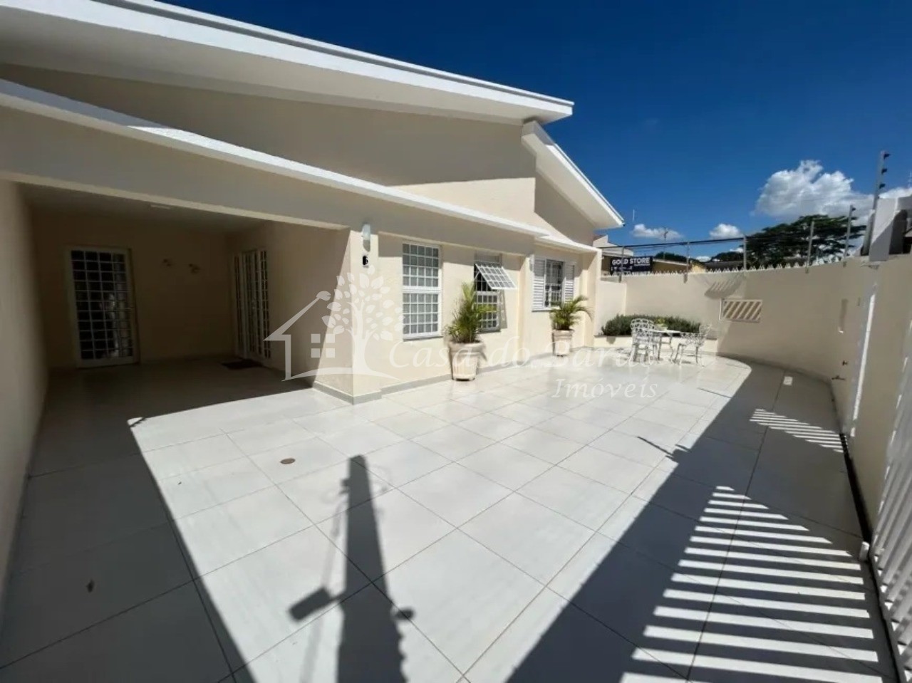 Casa à venda com 3 quartos, 145m² - Foto 1