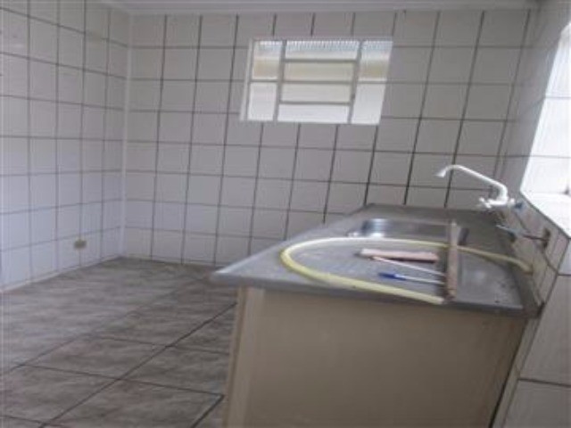 Casa à venda com 1 quarto, 200m² - Foto 2