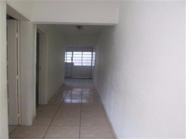 Casa à venda com 1 quarto, 200m² - Foto 3