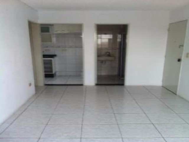 Apartamento à venda com 2 quartos, 70m² - Foto 2