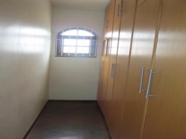 Casa à venda com 3 quartos, 250m² - Foto 11