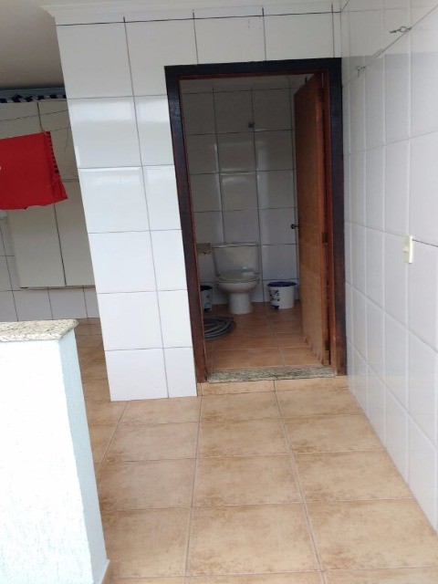 Casa para alugar com 3 quartos, 250m² - Foto 2