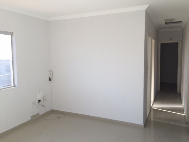 Casa para alugar com 3 quartos, 77m² - Foto 1