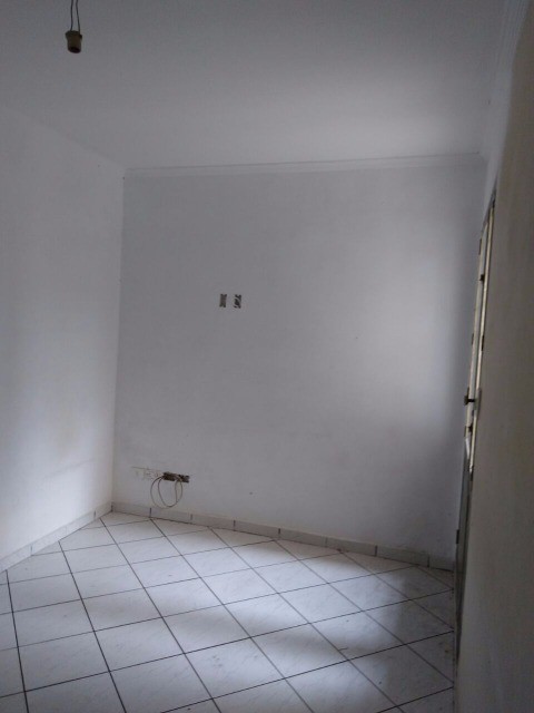 Casa à venda com 1 quarto, 100m² - Foto 1