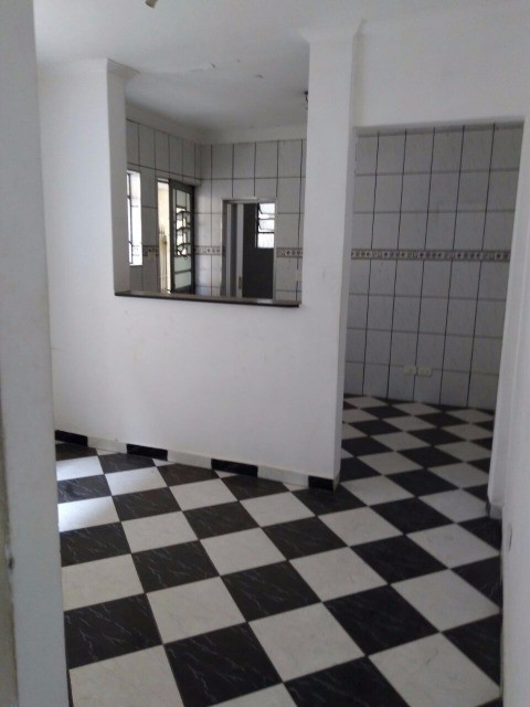 Casa à venda com 1 quarto, 100m² - Foto 2