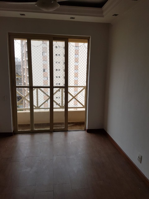 Apartamento para alugar com 3 quartos, 76m² - Foto 3