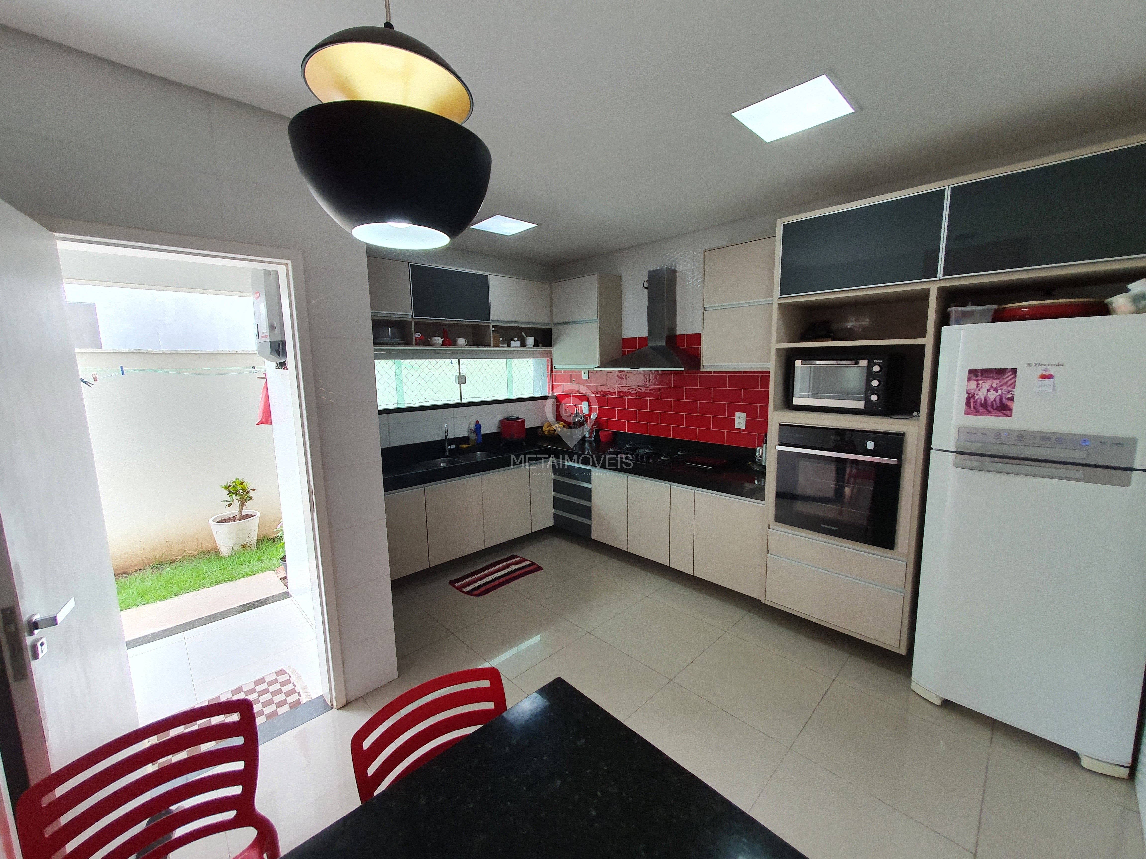 Casa de Condomínio para alugar com 4 quartos, 247m² - Foto 15
