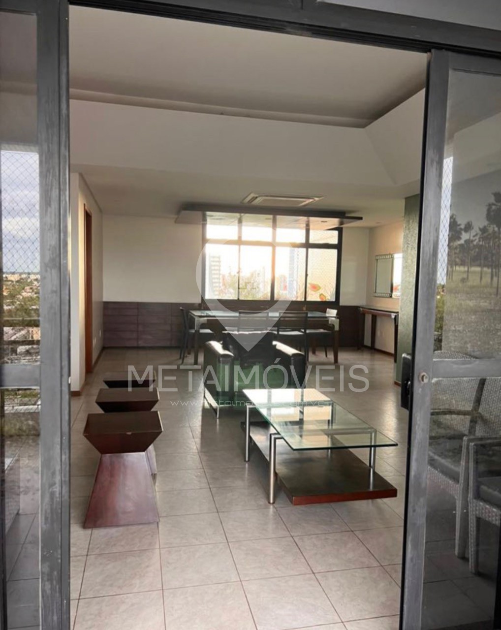 Apartamento à venda com 3 quartos, 238m² - Foto 1