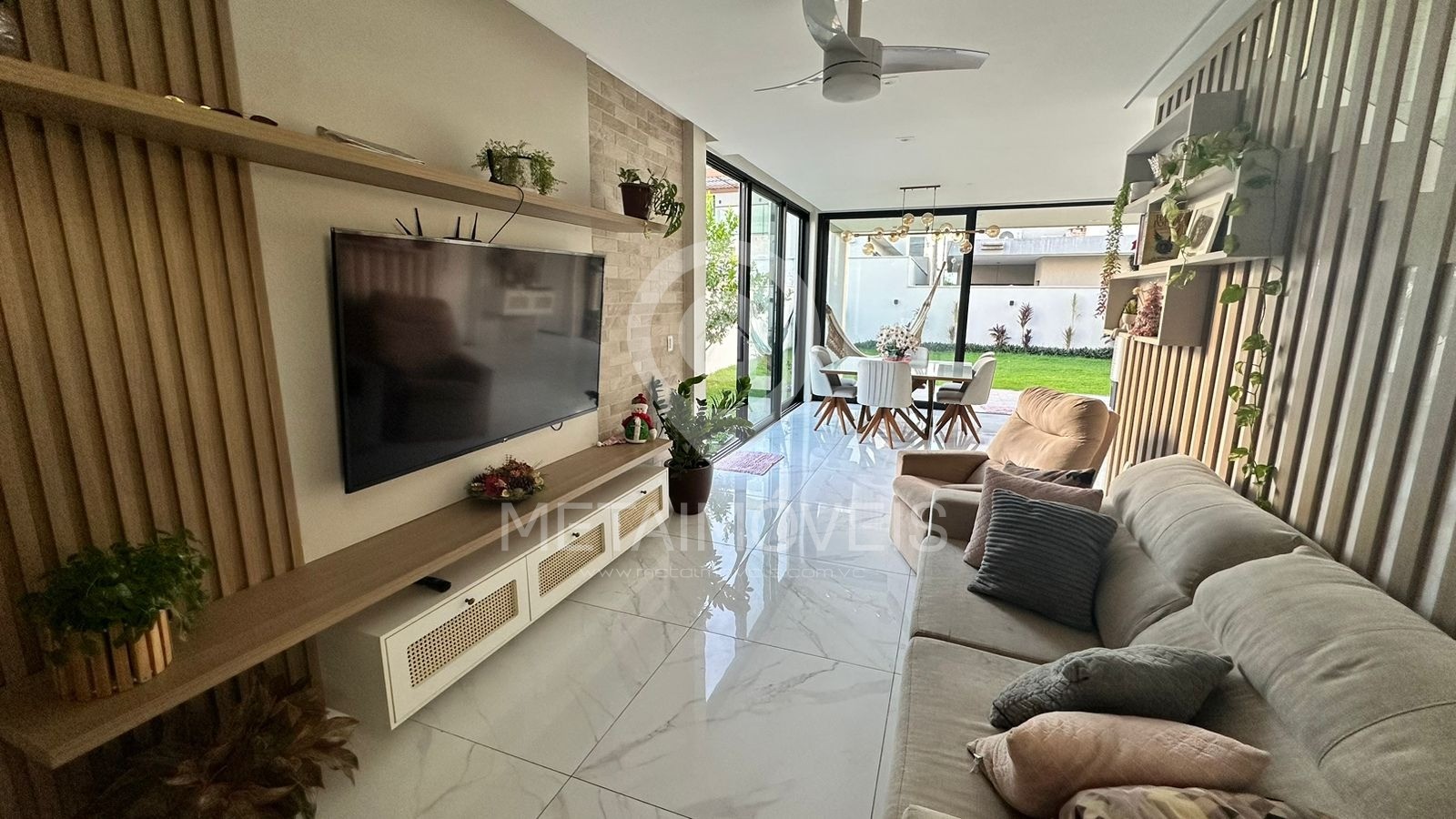 Casa de Condomínio para alugar com 4 quartos, 170m² - Foto 1