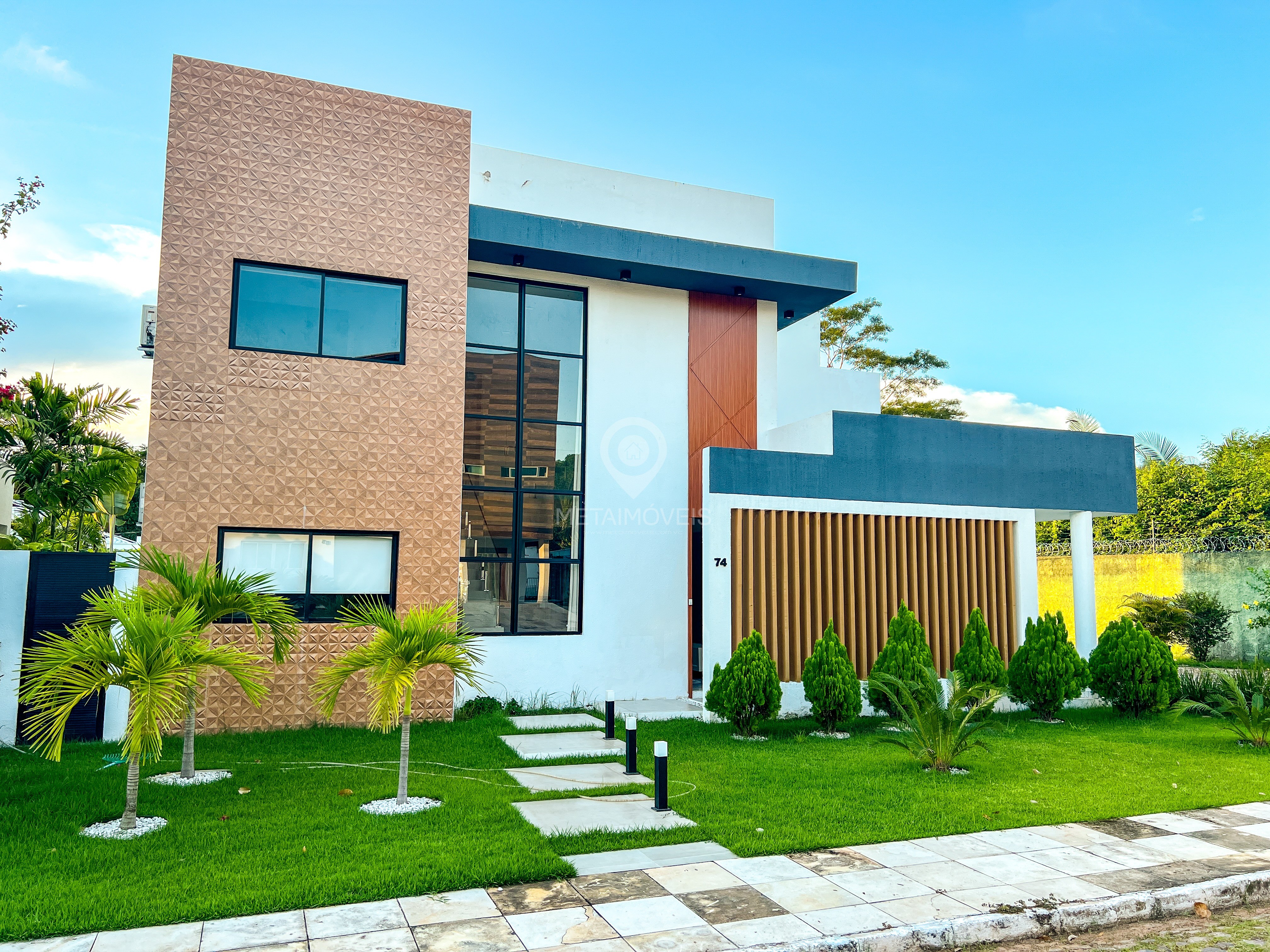 Casa à venda com 4 quartos, 273m² - Foto 1