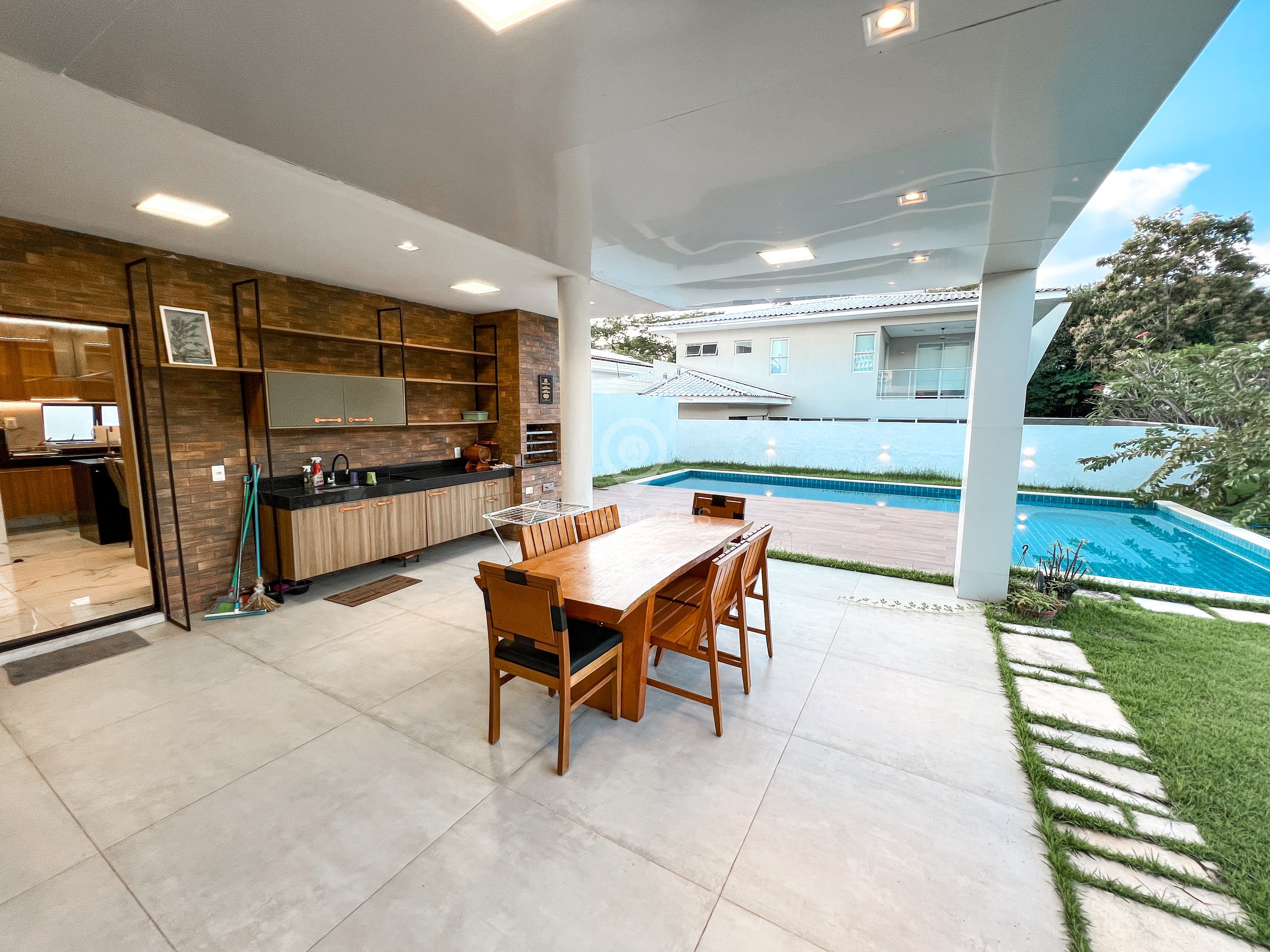 Casa à venda com 4 quartos, 273m² - Foto 5