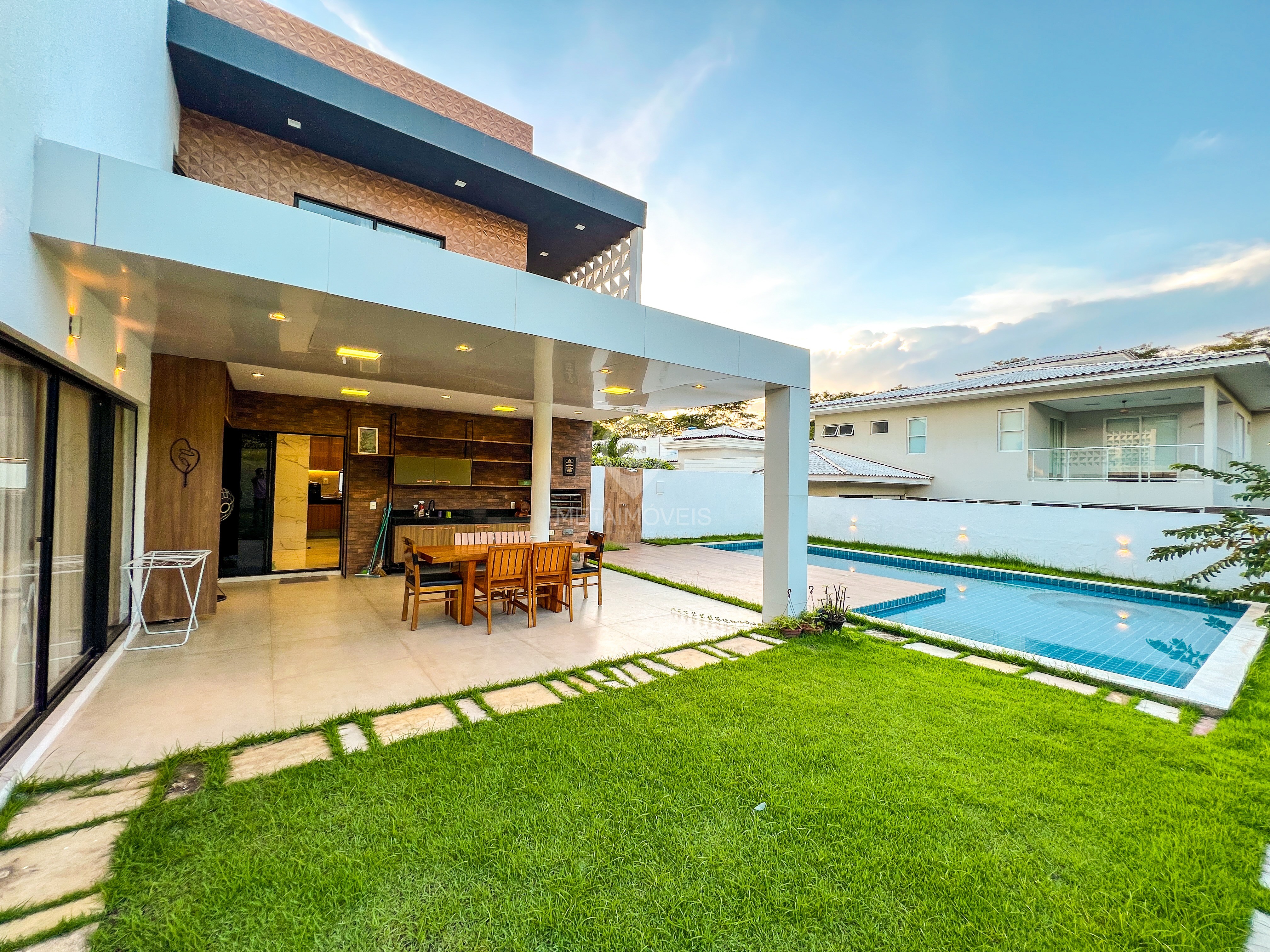 Casa à venda com 4 quartos, 273m² - Foto 4
