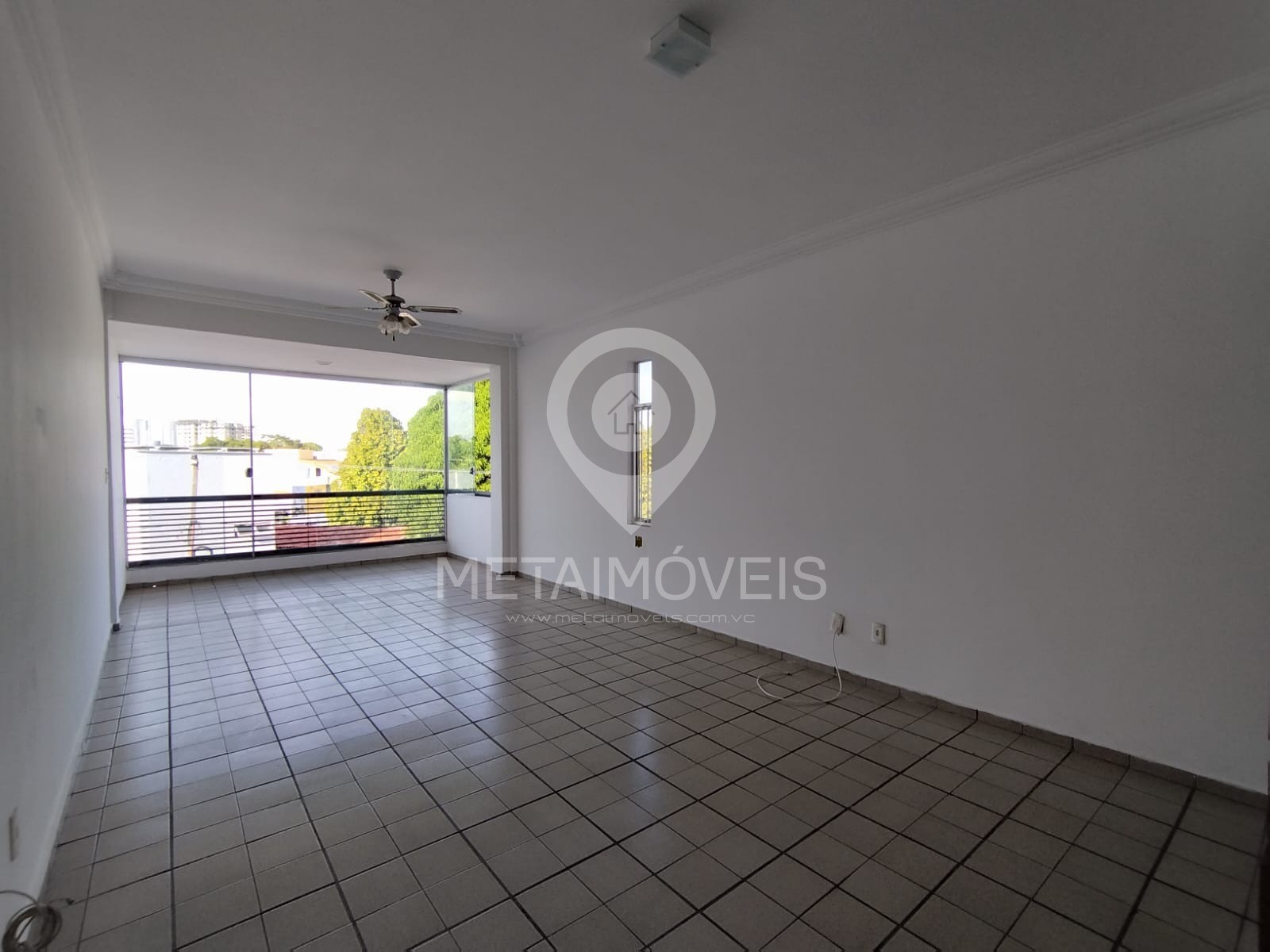 Apartamento para alugar com 3 quartos, 110m² - Foto 2