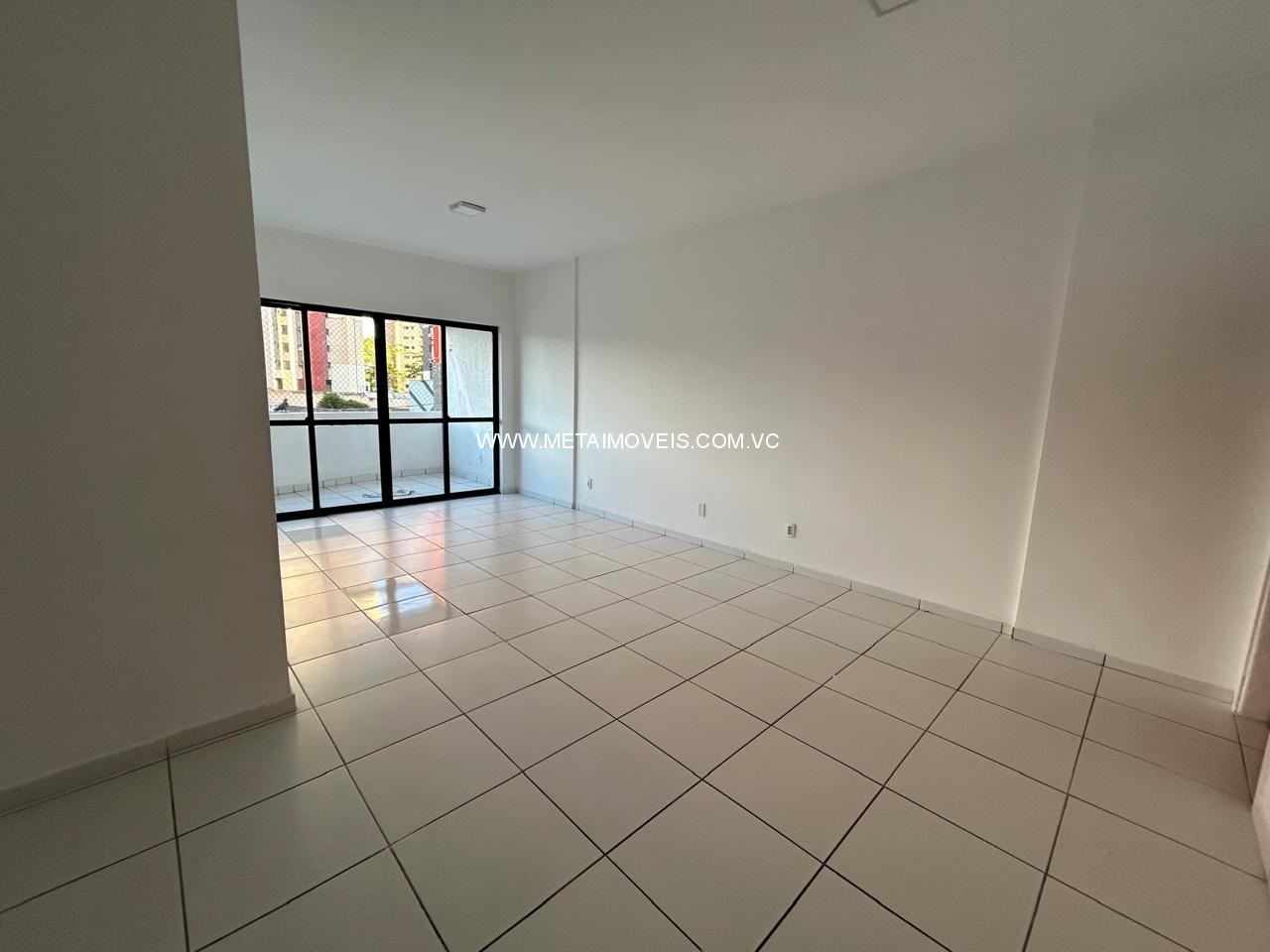 Apartamento à venda com 3 quartos, 125m² - Foto 2