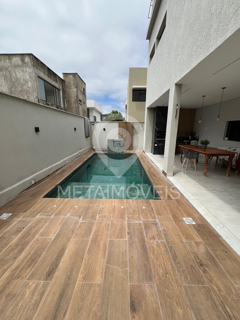 Casa à venda e aluguel com 4 quartos, 217m² - Foto 2