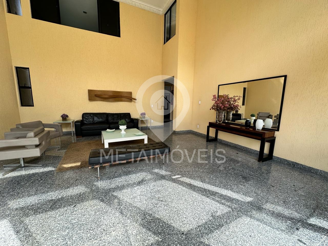 Apartamento à venda com 3 quartos, 134m² - Foto 2