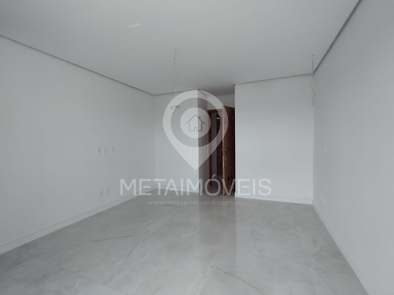 Apartamento à venda com 3 quartos, 150m² - Foto 3