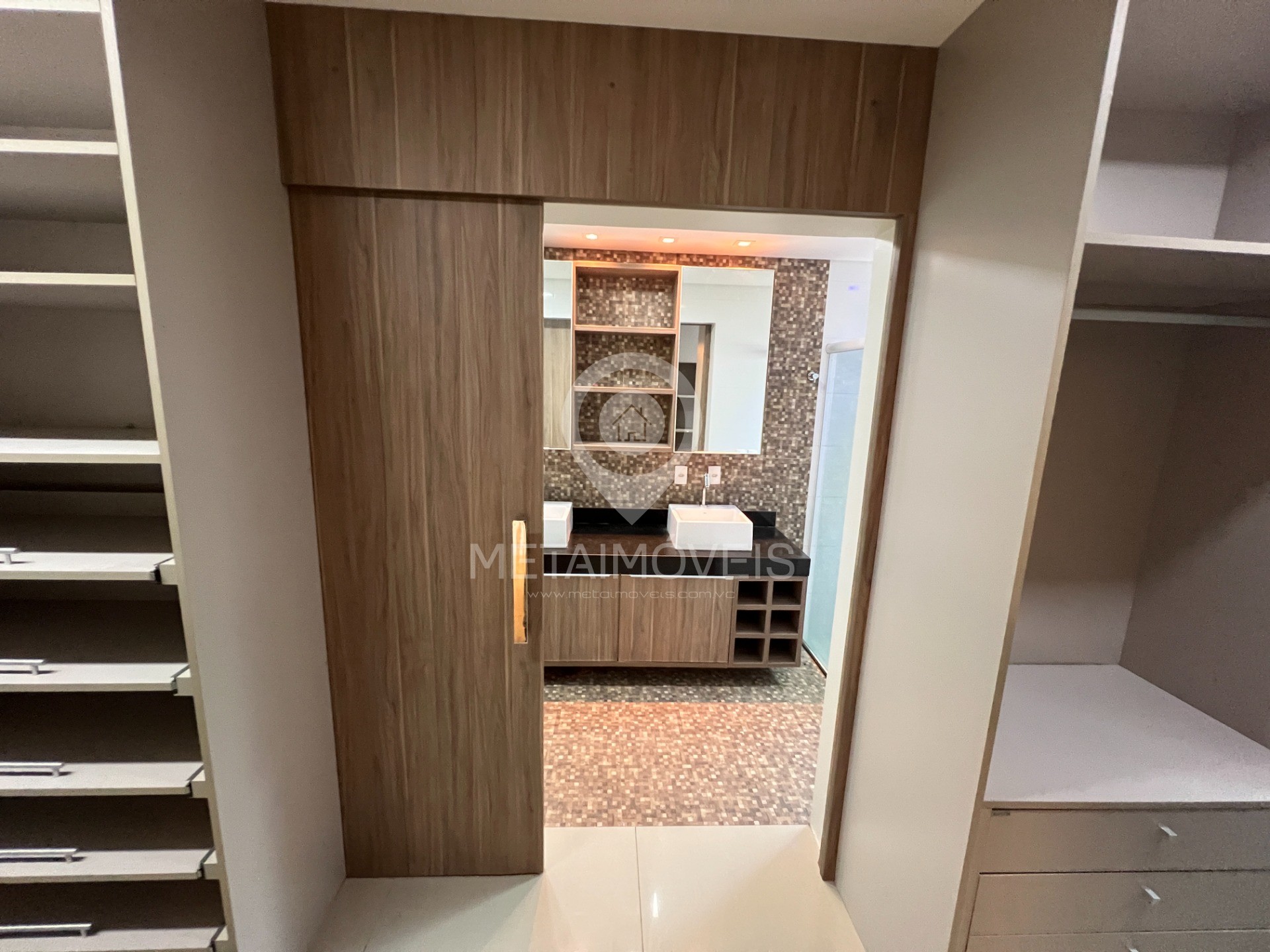 Casa de Condomínio para alugar com 5 quartos, 360m² - Foto 14