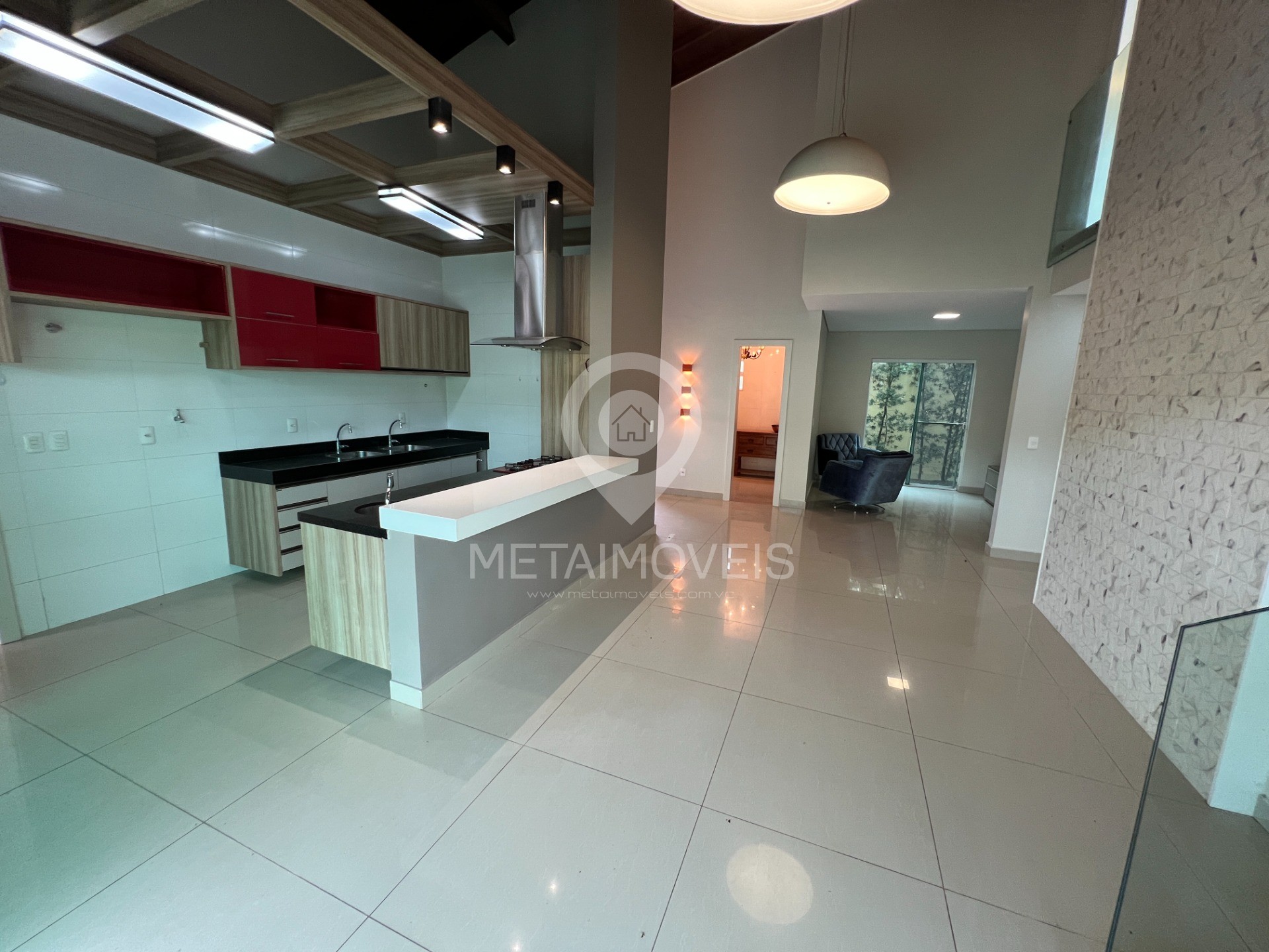 Casa de Condomínio para alugar com 5 quartos, 360m² - Foto 1