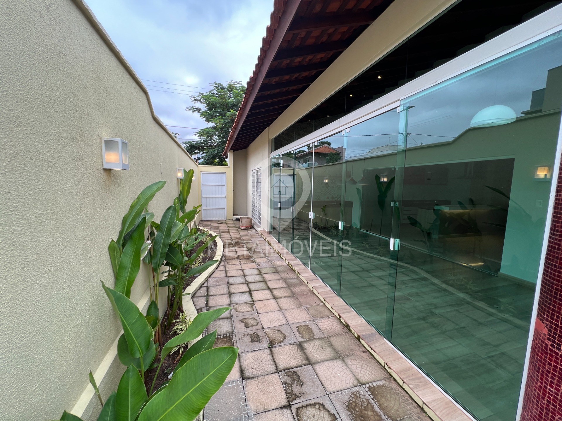 Casa de Condomínio para alugar com 5 quartos, 360m² - Foto 40