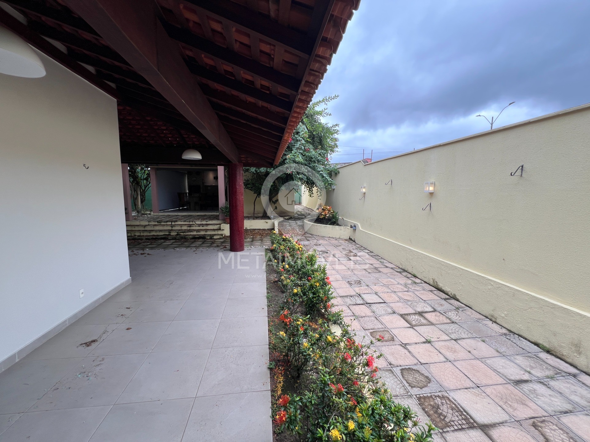 Casa de Condomínio para alugar com 5 quartos, 360m² - Foto 27