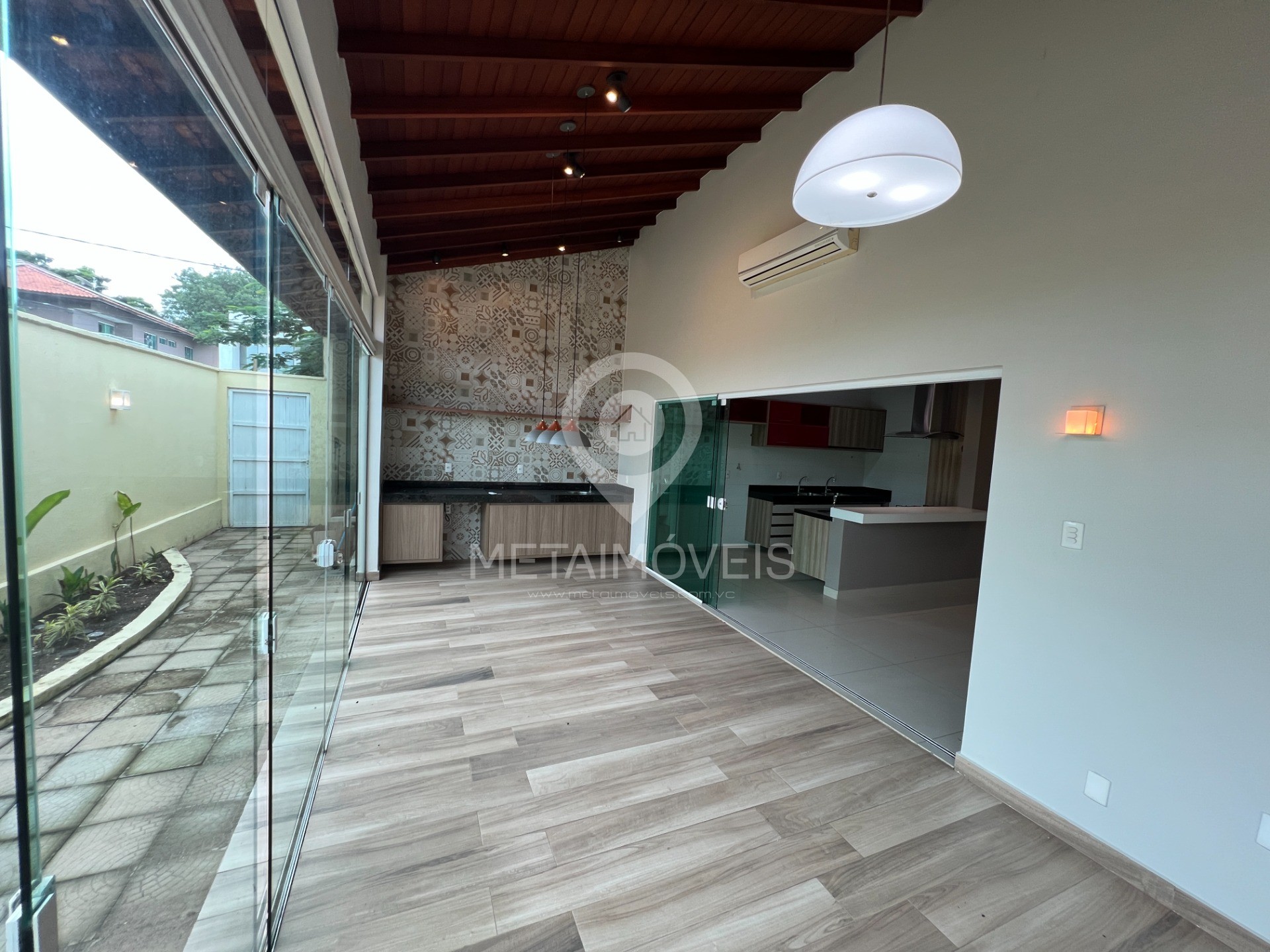 Casa de Condomínio para alugar com 5 quartos, 360m² - Foto 11