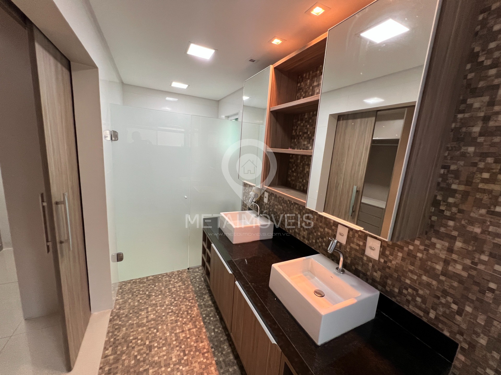 Casa de Condomínio para alugar com 5 quartos, 360m² - Foto 15